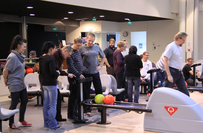 Kaitsu opastaa näyttöpäätteen käyttöä ja kirjautumista radalle